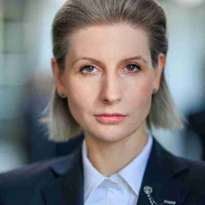 Julia Nika Neviandt